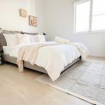 Penthouse Spot - Sleep 8 - Free Parking - 4Km Cbd
