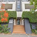 Live The Brisbane Life, 5 Min To Felons