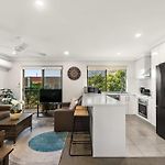 Charming 3-Bed Apartment Near Local Shops