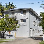 Charming 3-Bed Apartment Near Local Shops