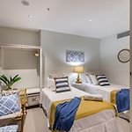 Hamptons Retreat On Level 77 In Skytower