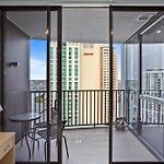 Cosy 1-Bed With River Views Pool Gym & Bbq