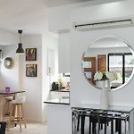 Sophisticated 2-Bed Home With Alfresco Dining