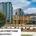 54Q Abnb-Style Apt Discover Riverside Bliss With Pool And Free Parking Near Portside