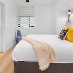Spacious 2-Bed Unit With Balcony Next To The Gabba