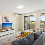 Albion Convenient Hideaway With Parking & Balcony