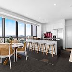 Stunning River View 2-Bed With Pool, Sauna And Gym