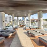 Chic 1-Bed With Parking, Infinity Pool And Gym
