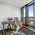 Chic 1-Bed With Parking, Infinity Pool And Gym