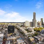 Chic 1-Bed With Parking, Infinity Pool And Gym