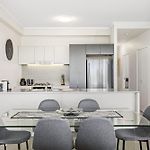 High-Floor 2-Bed Cbd Unit With Views & Amenities