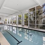 High-Floor 2-Bed Cbd Unit With Views & Amenities