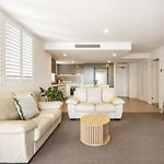 Lux1Br Near Stadium, Parking & Balcony