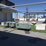 Modern 2Br - City Views & Pool & Free Parking