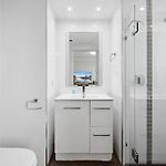 Central Brisbane Studio With Stunning River Views