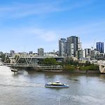 Central Brisbane Studio With Stunning River Views