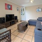 New Farm Escape Three Bedroom Home Free Parking