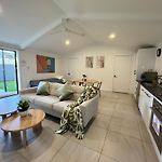 Spacious Belmont Granny Flat Easy Access To Cbd & Bayside
