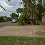 Air Conditioned Floral Youth Backpacker And Holiday House