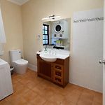 Entire 3Bedroom House Close To Cbd