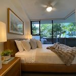 Luxe Retreat - Airport 13 Mins, Free Parking, Train, Bus, Shops & Parks Nearby