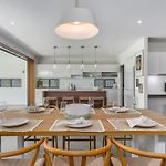 Elegant Ascot Retreat Central Three Bedroom Home