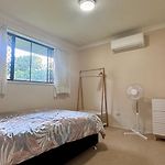 Walk To Market Square And Garden City! Macgregor