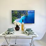 Studio In Belmont | Easy To City & Airport