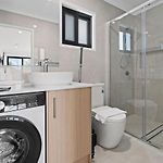 1Br Walk To Westfield Deal For Solo Stays