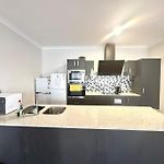 310B Aspen House - Ensuite Room In Coopers Plains