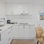 Private Bed Suite Near Garden City With Kitchen