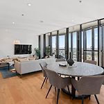 Modern Skyline Apartment 3Br With Pool Gym And Tub