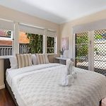 Warm And Cozy Retreat Near Shops And Transport