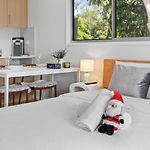 1Br Walk To Westfield Deal For Solo Stays