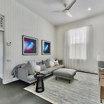 Elegant Ascot Retreat Central Three Bedroom Home