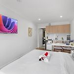 1Br Walk To Westfield Deal For Solo Stays