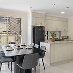 Spacious 4Br Family Home In Inala Quiet Street