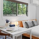 1Br Walk To Westfield Deal For Solo Stays