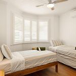 Leafy Hawthorne Haven Pool Gym & City Convenience