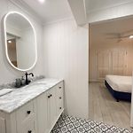 4Bdr Queenslander With Pool Near Manly Esplanade