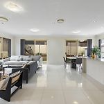 Spacious 4Br Family Home In Inala Quiet Street