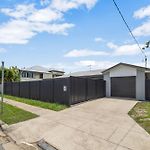 3 Bedroom Fully Renovated Home Away From Home