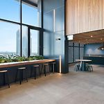 Compact 2Br Designer Apartment With City Skyline