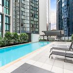 Central 2-Bed Apartment With River Views