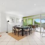Lovely 3-Bed With Alfresco Dining By Custom Bnb Hosting