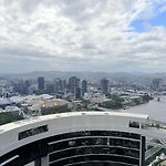 Luxury 3-Bedroom Stay With City And River View