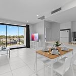 2Br Modern Apartment With Balcony Great Location