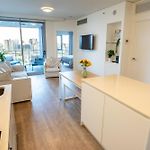 Modern City Pad, 1-Min To Showgrounds