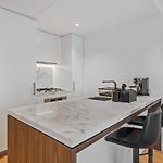 Resort Style Infinity Pool Gym Chic 1 Bedroom