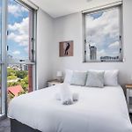 Fortitude Valley Escape With Pool, Gym & Parking